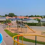 Camping Mobil-home Confortable Avec Terrasse à - Api-1-52-842 *
