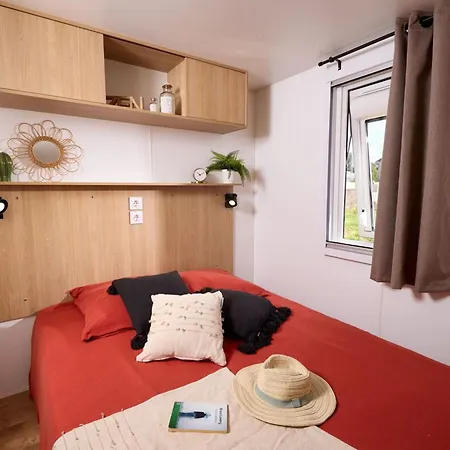 Kemping Mobil-home Confortable Avec Terrasse A - Api-1-52-842 *