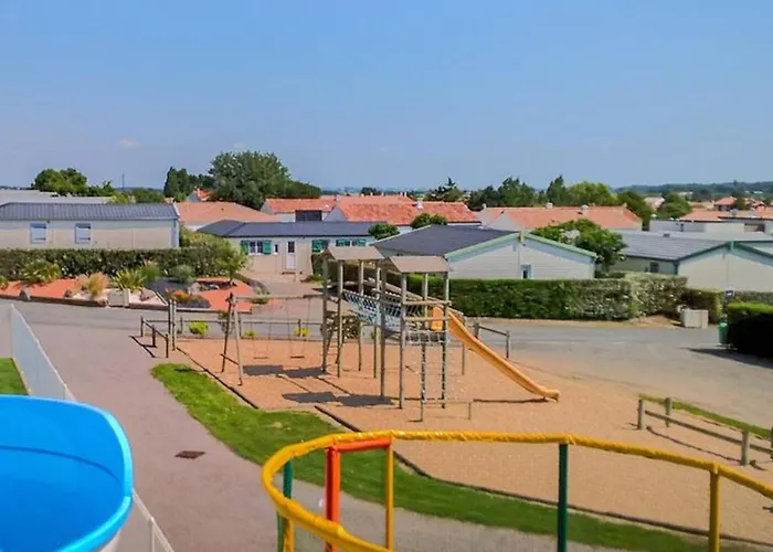 Kemping Mobil-home Confortable Avec Terrasse A - Api-1-52-842 *