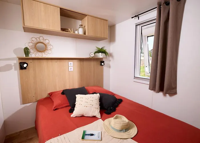 אתר קמפינג Mobil-home Confortable Avec Terrasse A - Api-1-52-842 *